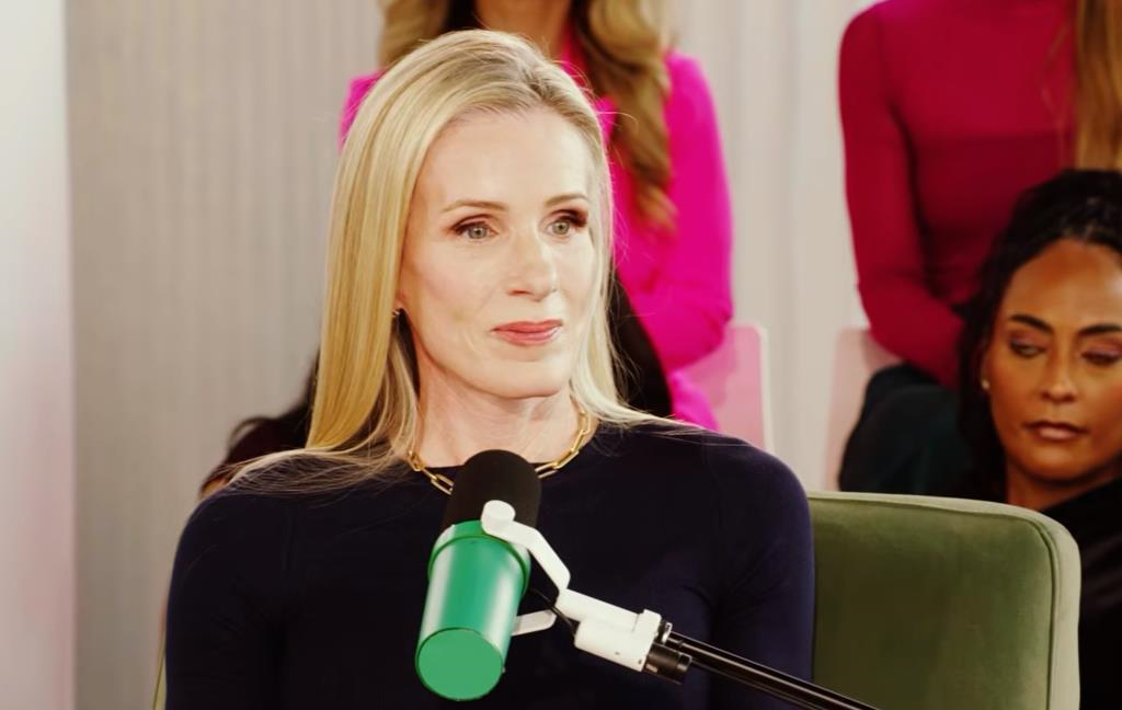 Фото для новини:Жінка зі скандалу на концерті Coldplay розповіла про інцидент з босом