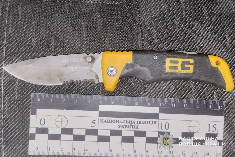 Фото для новини:Житель Дніпра вдарив ножем представника ТЦК