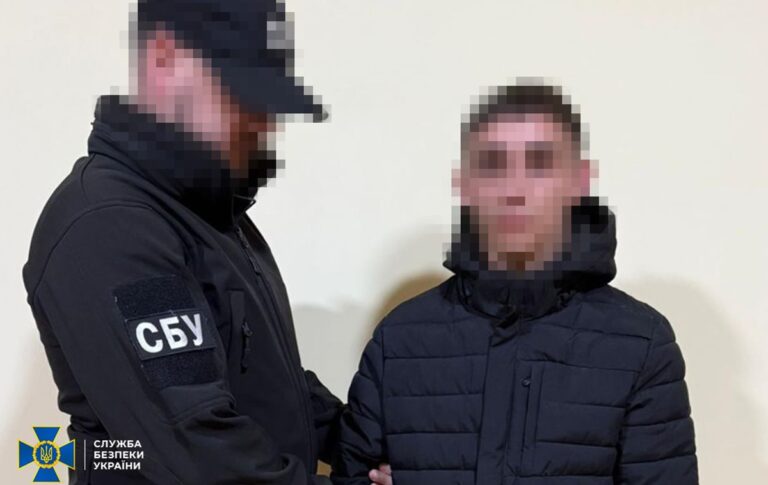 Фото для новини:Житель Закарпаття намагався зареєструвати Starlink для росіян