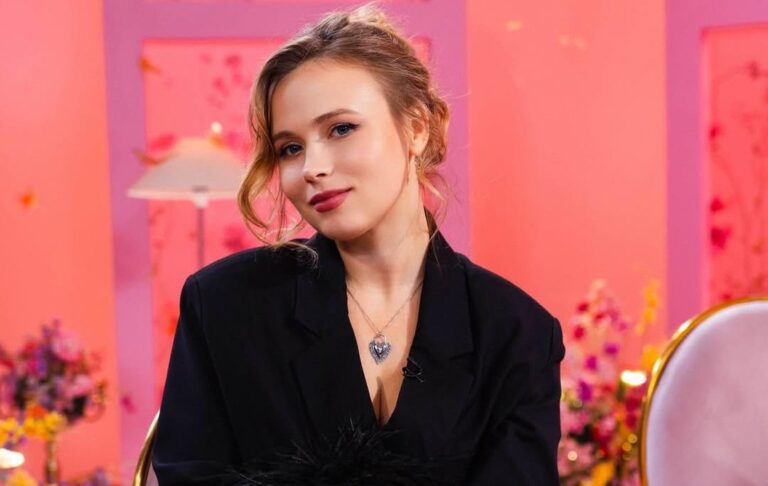 Фото для новини:Зірка Сватів замилувала кадрами з донькою