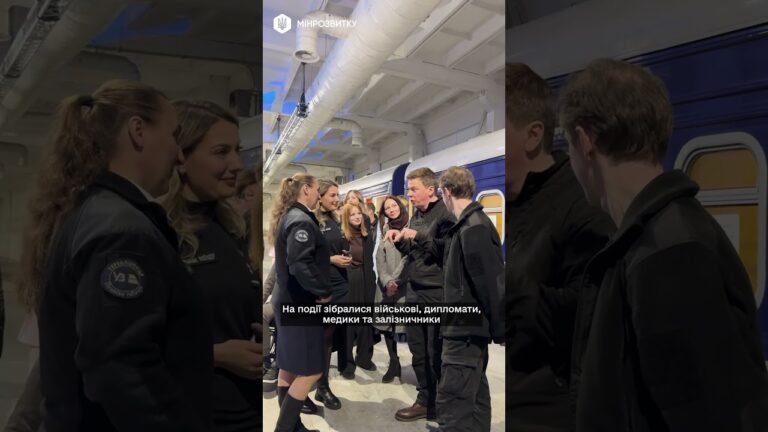 Фото для новини:Укрзалізниця відзначила четверту річницю запуску медичних евакуаційних вагонів.