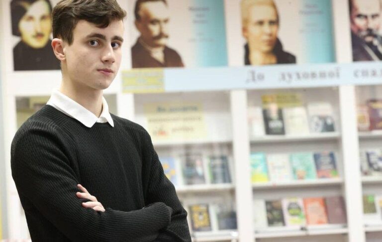 Фото для новини:18-річний поет із Сімферополя став лауреатом міжнародної премії