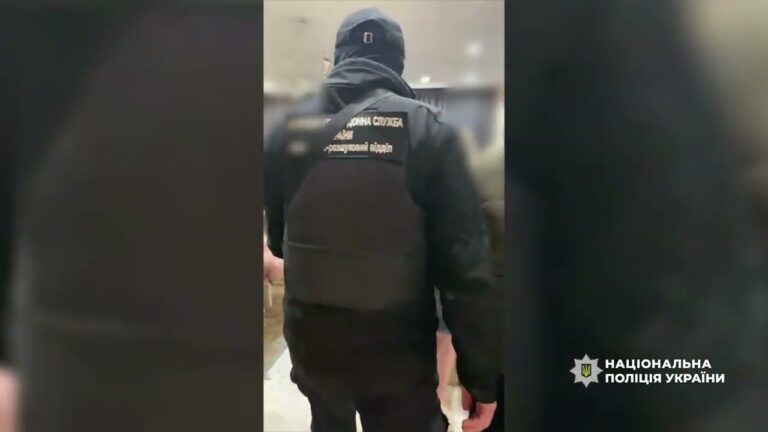 Фото для новини:Підпільне виробництво сигарет у Херсоні – поліції вилучив тонни тютюну та десятки тисяч цигарок