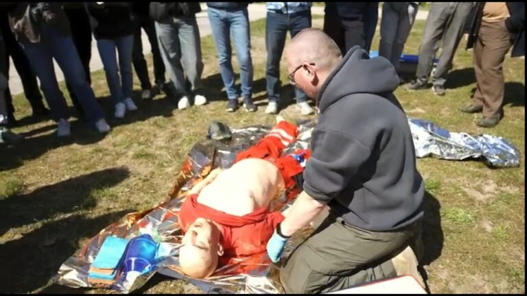 Фото для новини:Фахівці Держспецзв’язку вчилися гасити пожежі та рятувати життя