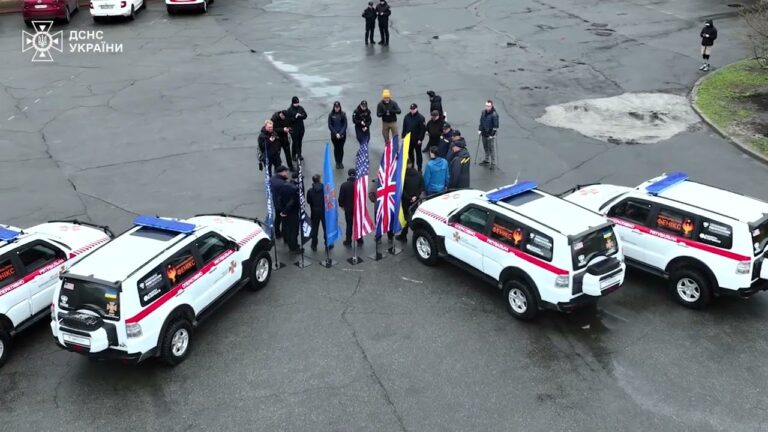 Фото для новини:4 броньовані автомобілі отримала ДСНС України від Ukrainian FireFighters Foundation