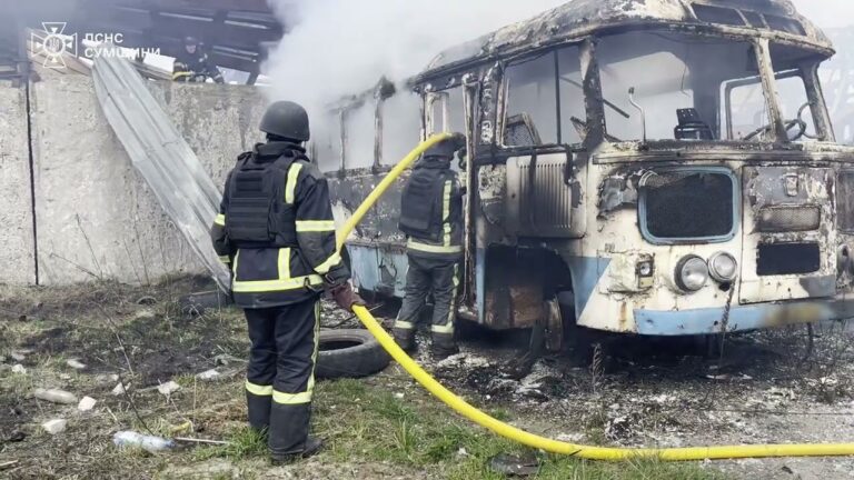 Фото для новини:рф знову атакувала Сумщину: співробітники ДСНС працювали на місцях влучань