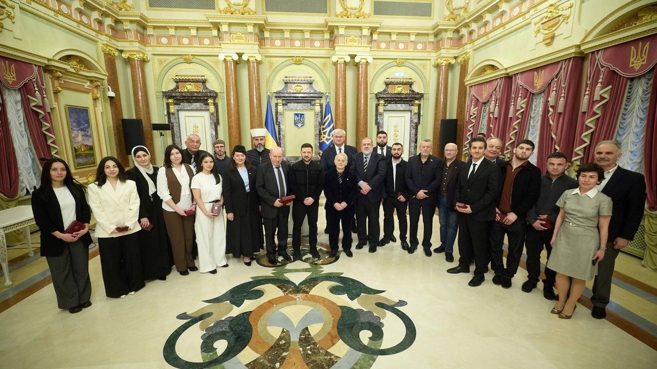 Фото для новини:Володимир Зеленський вручив державні нагороди представникам кримськотатарського народу