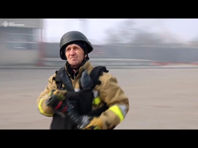 Фото для новини:Вранці росіяни атакували м. Миколаїв: виникла пожежа в гаражі