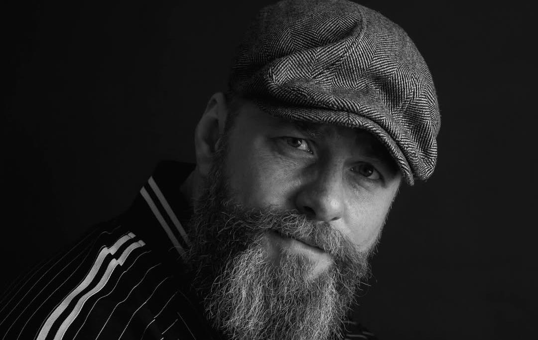 Фото для новини:Актор-військовий підтвердив розлучення з дружиною після 11 років шлюбу