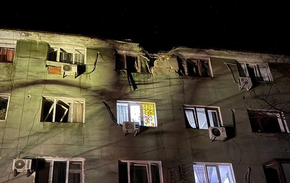 Фото для новини:Атака "шахедів": в Одесі знайшли тіла загиблих