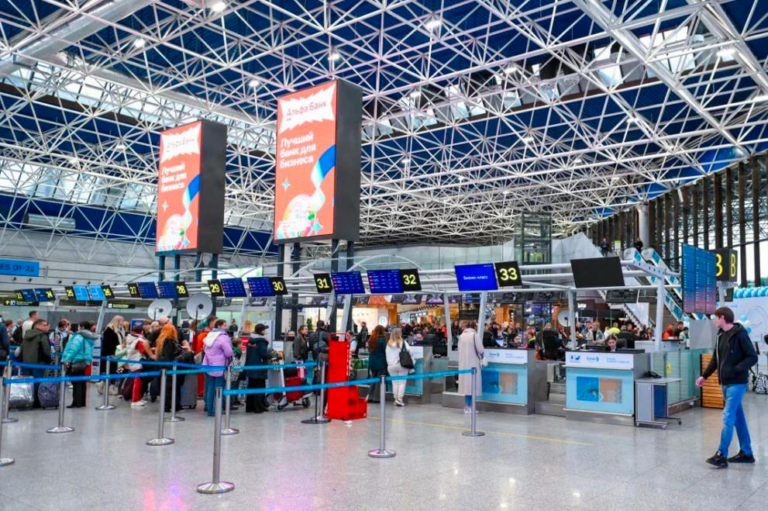 Фото для новини:Атаки дронів паралізували роботу аеропорту в Сочі