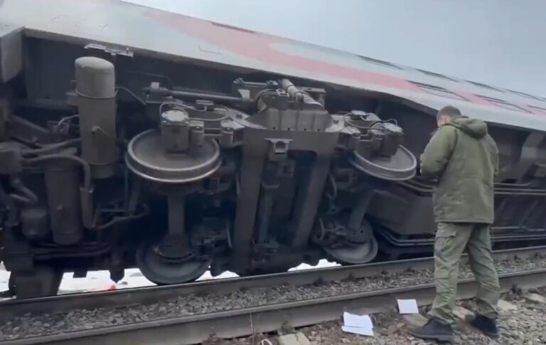 Фото для новини:Аварія поїзда в Росії: зросла кількість потерпілих