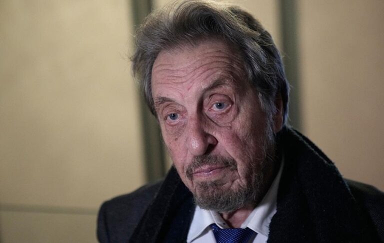 Фото для новини:Батько Ілона Маска озвучив кількість біткоїнів у гаманцях сина