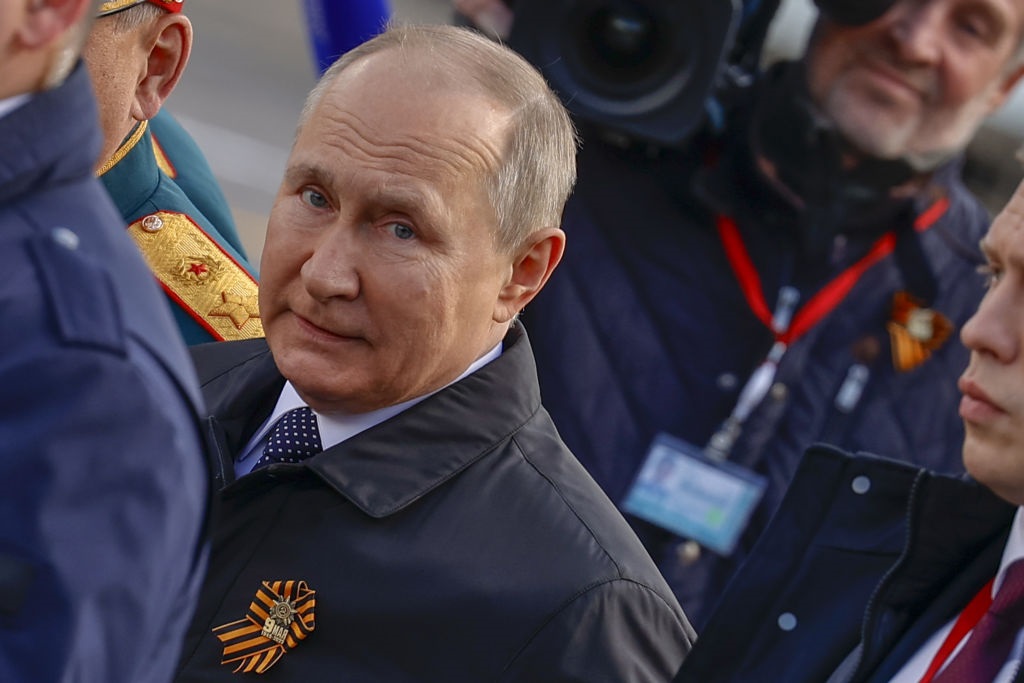 Фото для новини:Бесіда з Трампом: навіщо Путіну "тиша" на 9 травня