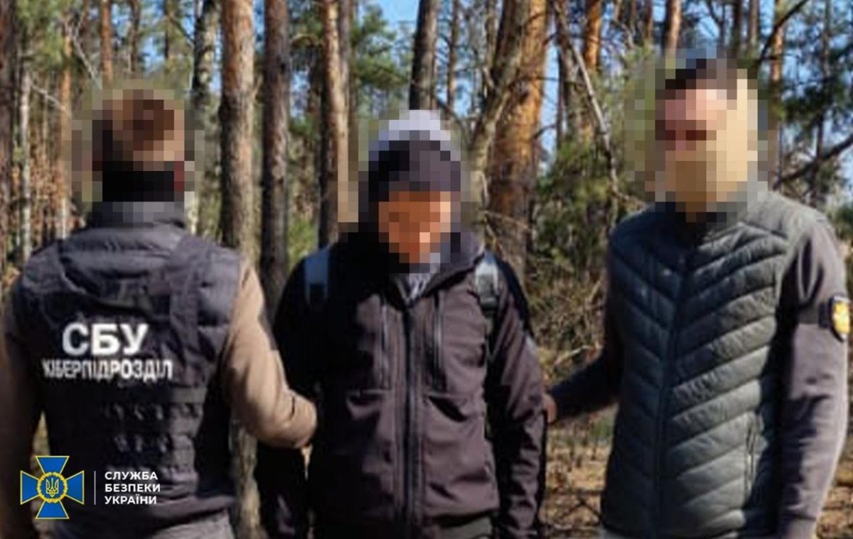 Фото для новини:Будівельник із Ірпеня реєстрував Starlink для росіян