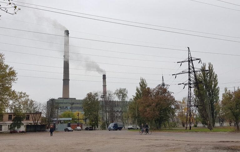 Фото для новини:Чернігівська ТЕЦ зупинилась через атаки "шахедів"