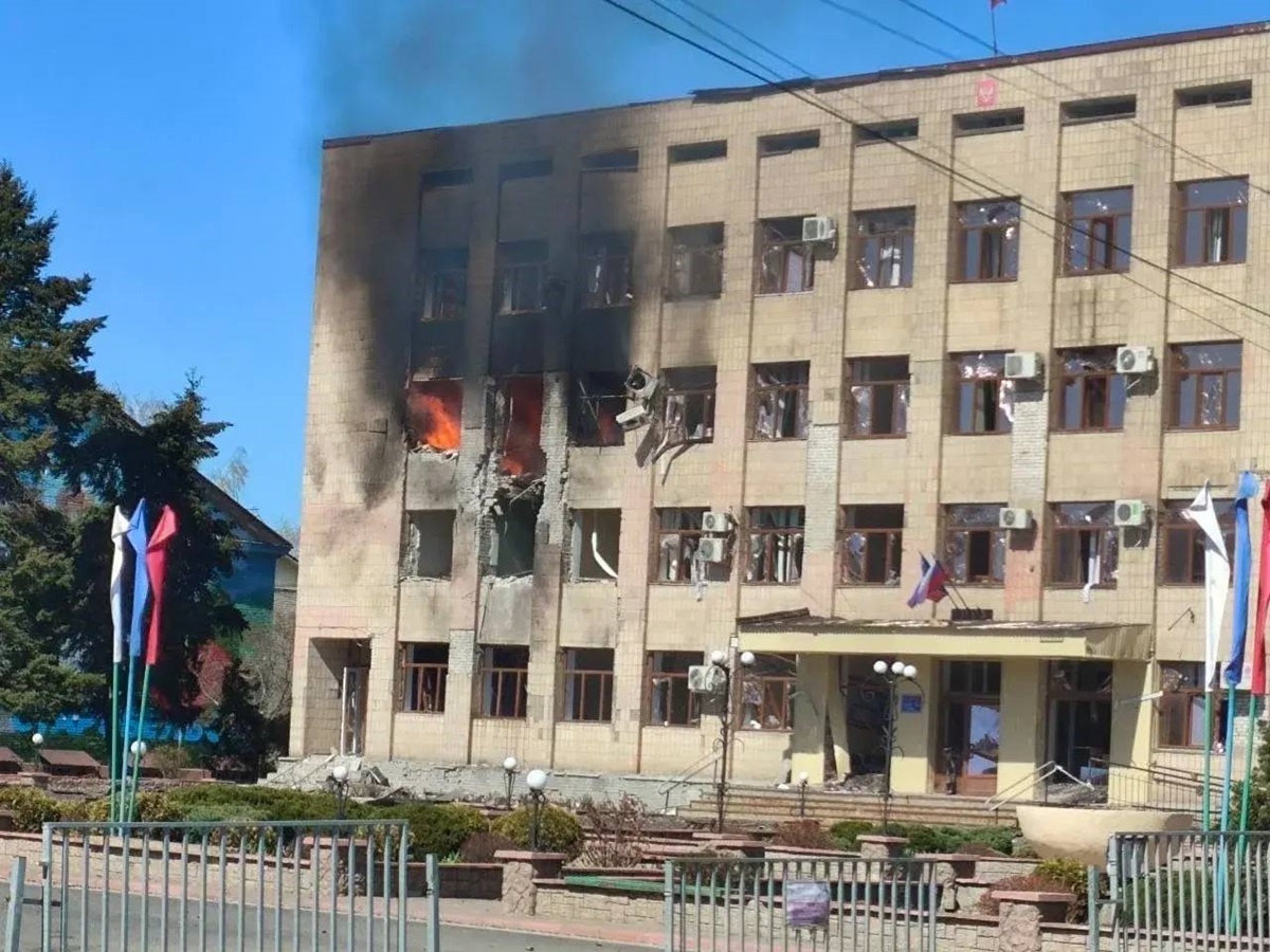 Фото для новини:Дрони атакували адмінбудівлю окупантів у Старобільську