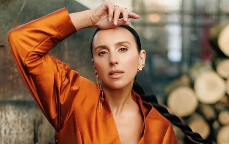 Фото для новини:Джамала заявила, що її затримували в аеропорту через переслідування РФ