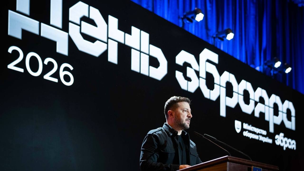 Фото для новини:Володимир Зеленський вручив державні нагороди українським зброярам