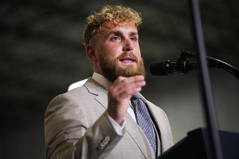 Фото для новини:Екссуперник Джошуа розглядає можливість бою з Усиком