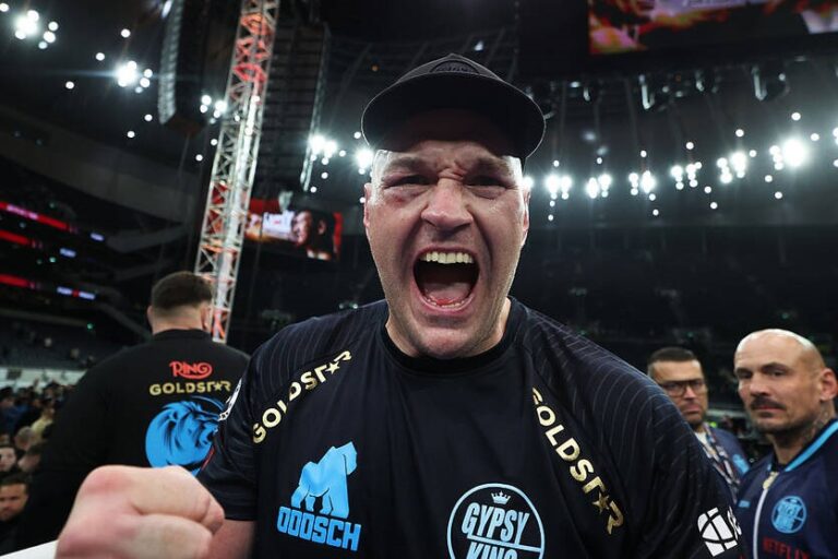 Фото для новини:Ф&rsquo;юрі назвав Джошуа боягузом після відмови від бою