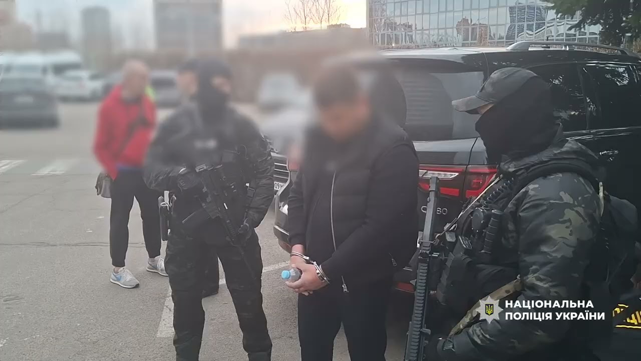 Фото для новини:Продавали бронь та виїзд за кордон: Нацполіція затримала учасників схеми