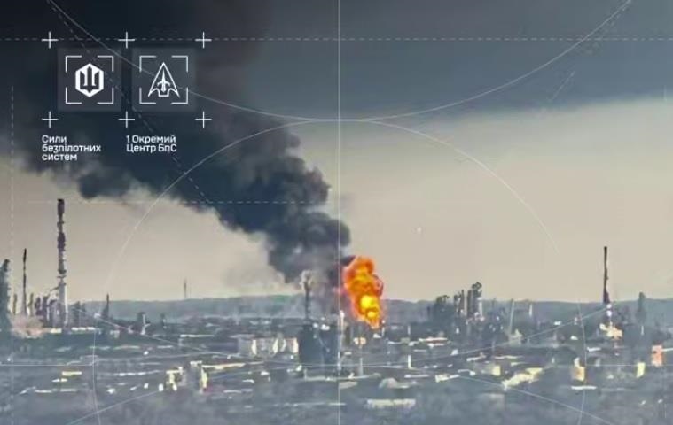 Фото для новини:Генштаб підтвердив ураження НПЗ Башнефть-Новойл