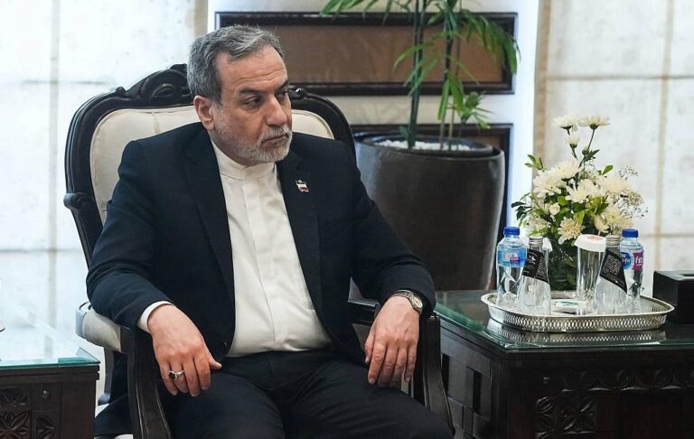 Фото для новини:Глава МЗС Ірану приїде в Пакистан на переговори з американцями - ЗМІ