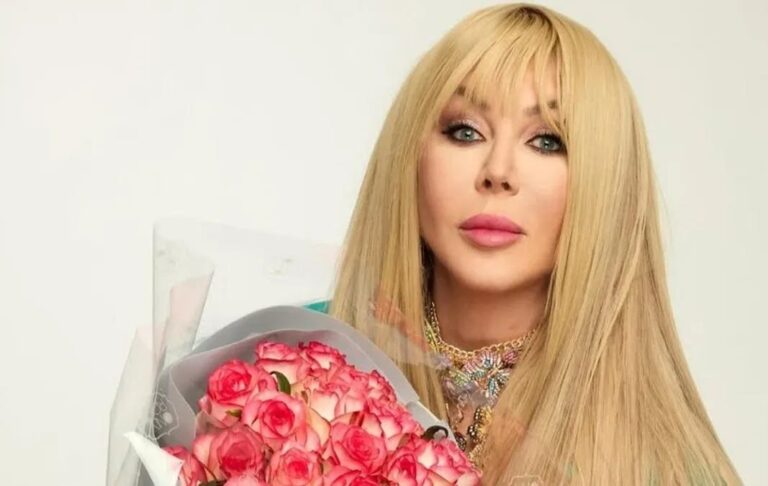 Фото для новини:Індійські чоловіки привітали Білик з днем народження: у чому суть курйозу