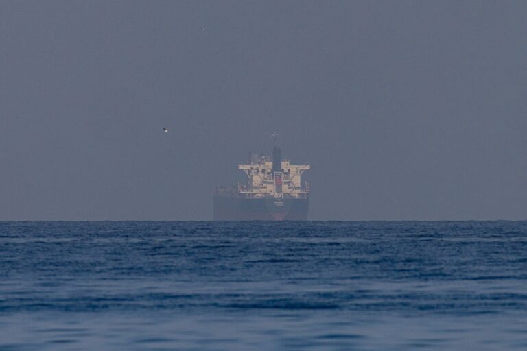 Фото для новини:Іран надумав стягувати оплату з танкерів у криптовалюті