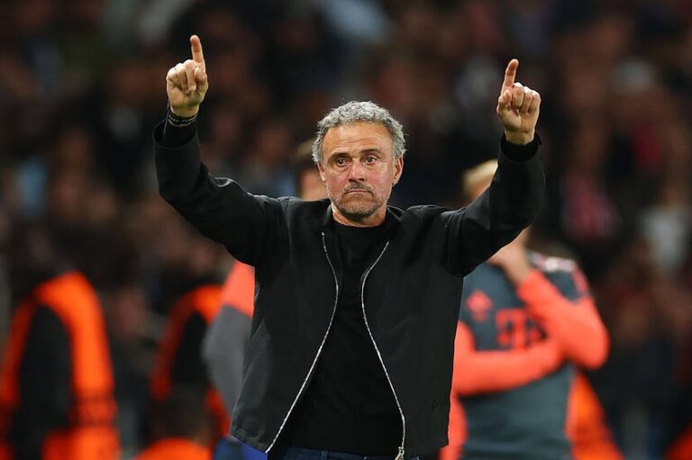 Фото для новини:Історичний успіх: тренер ПСЖ обійшов Гвардіолу