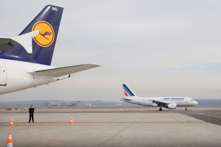 Фото для новини:Італія почала обмежувати заправку літаків