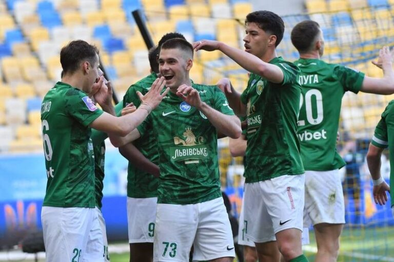 Фото для новини:Карпати потужно переграли Рух із трьома забитими під нуль голами