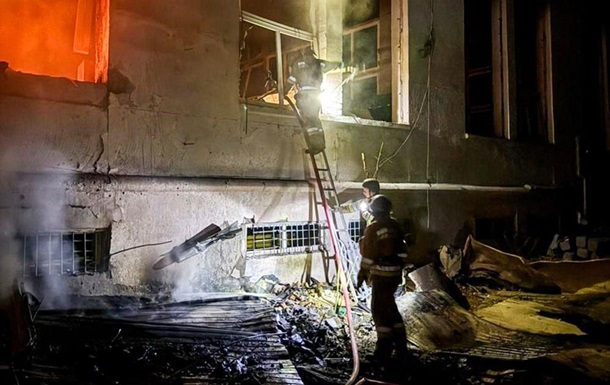 Фото для новини:Харків атакували БПЛА: у місті пожежа і руйнування