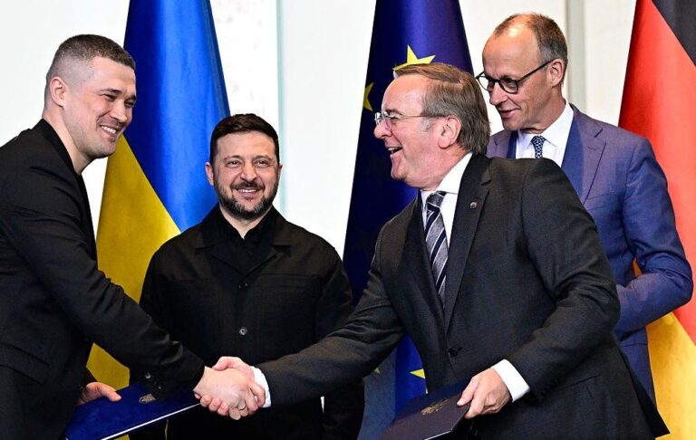 Фото для новини:Київ і Берлін погодили оборонний пакет на &euro;4 млрд