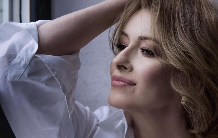 Фото для новини:Кравець вперше за довгий час показала чоловіка з дітьми