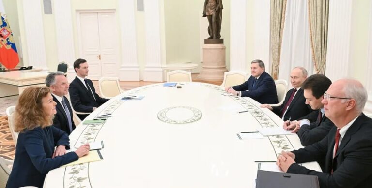 Фото для новини:Кремль зробив нову заяву про переговори з Києвом