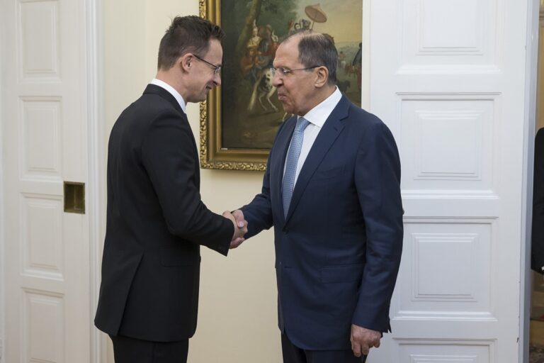 Фото для новини:Крот РФ в Євросоюзі. Розмови Сіярто і Лаврова