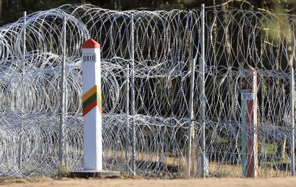 Фото для новини:Литва переносить від кордону з Білоруссю стратегічні запаси