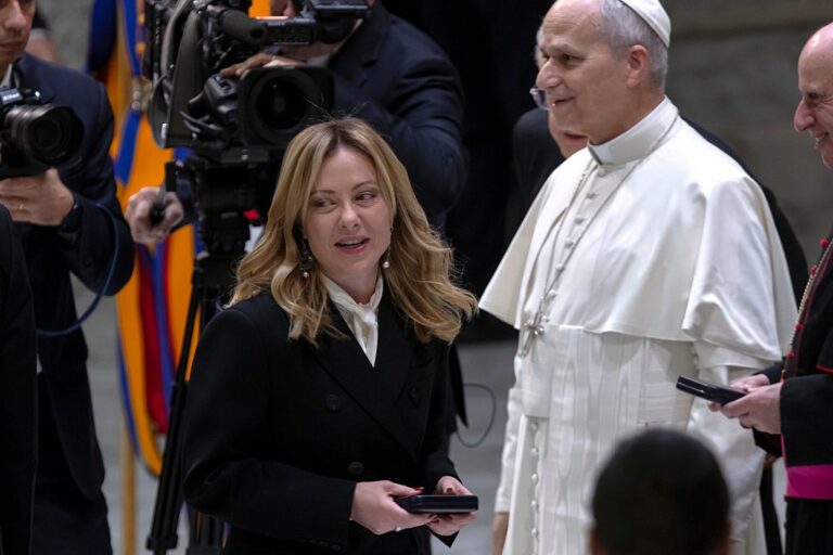 Фото для новини:Мелоні стала на захист Папи Лева після критики Трампа