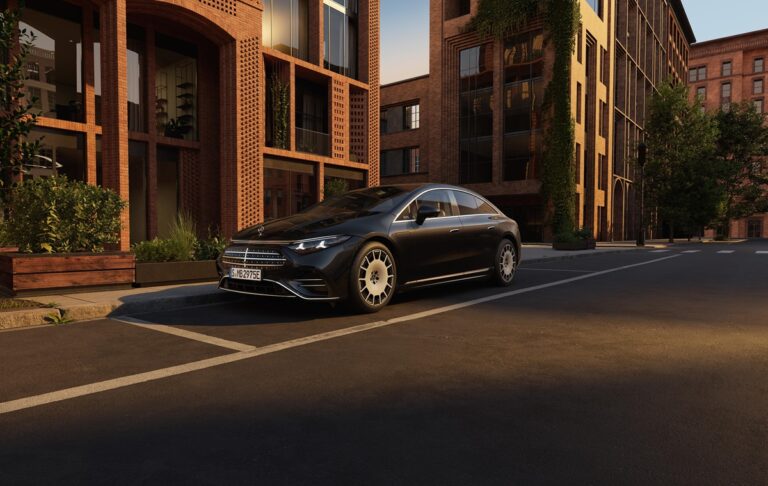 Фото для новини:Mercedes-Benz представив оновлений EQS