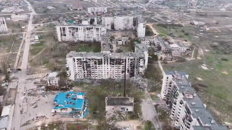 Фото для новини:"Місто-привид": морпіхи показали окуповані Олешки