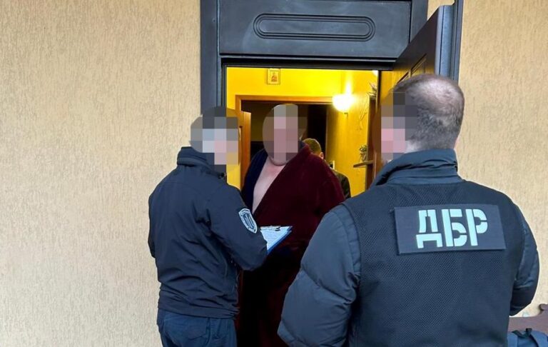 Фото для новини:На Хмельниччині чоловік за гроші "знімав з розшуку" ухилянтів