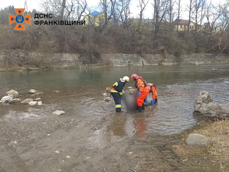 Фото для новини:На Київщині та Прикарпатті рятувальники дістали з води потопельників