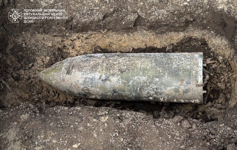 Фото для новини:На Київщині виявили бойову частину ракети Кинджал