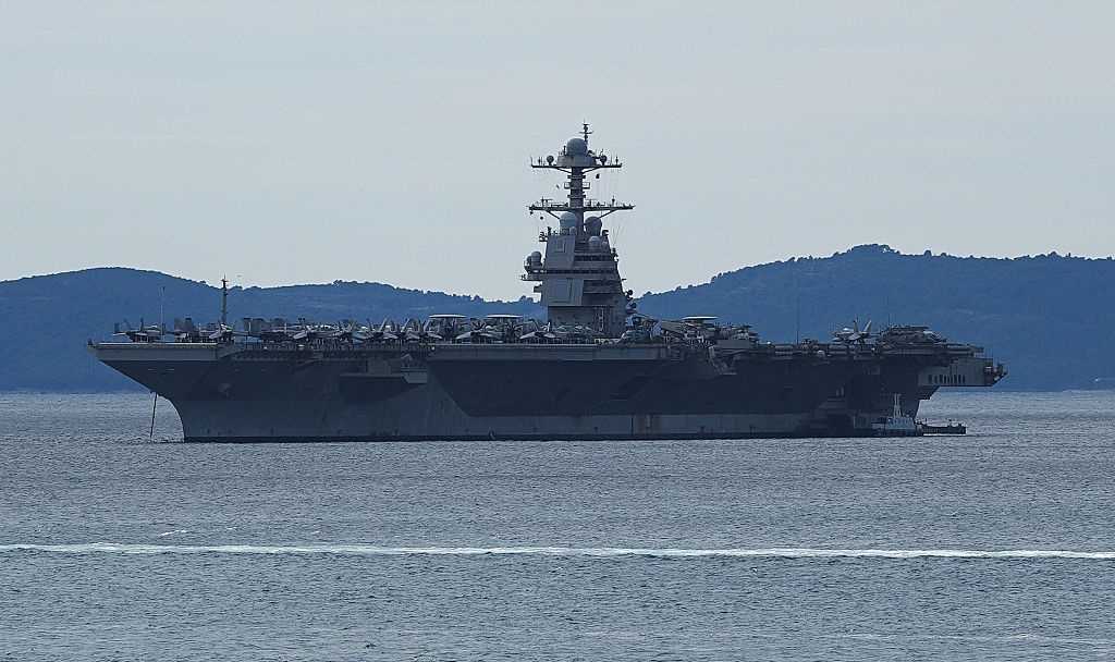 Фото для новини:Найбільший авіаносець США залишає Близький Схід