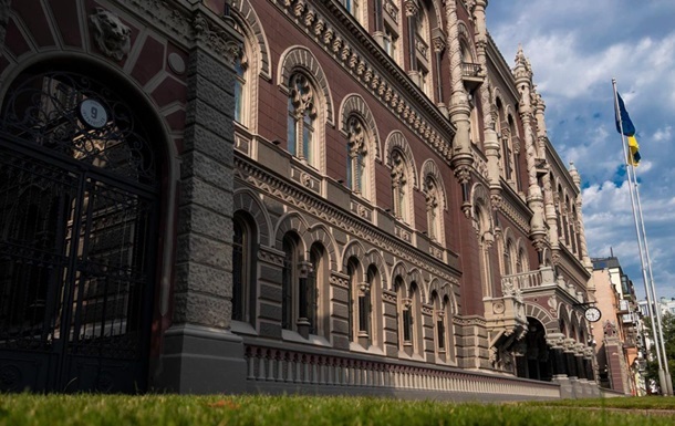 Фото для новини:НБУ почав підвищувати офіційні курси долара і євро