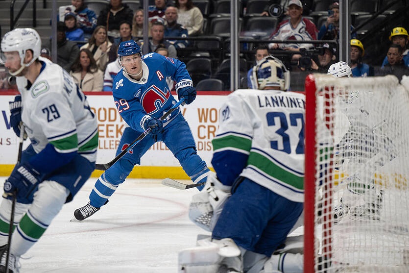 Фото для новини:НХЛ: Колорадо та Ванкувер влаштували гольове шоу