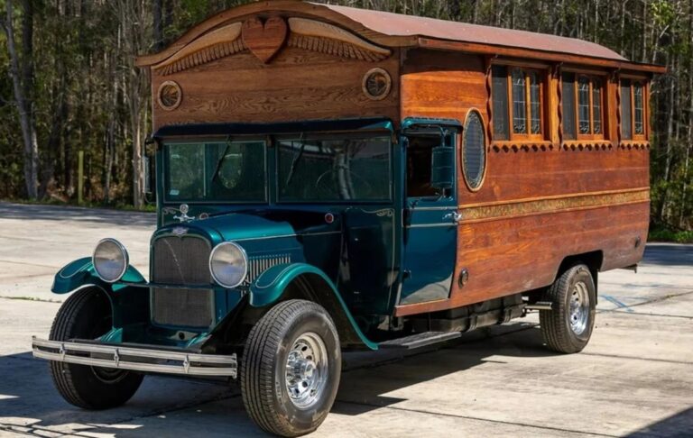 Фото для новини:Один із найстаріших у світі: на аукціон виставили автодім 1928 року