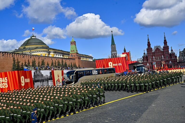 Фото для новини:Парад на 9 травня: чому Путін не хоче техніки